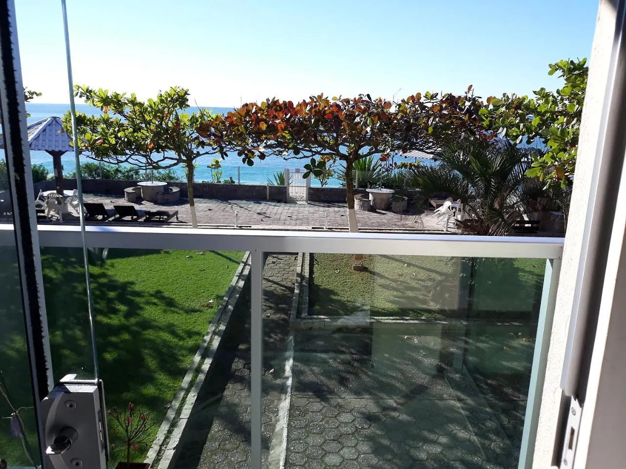 Apartamento Em Frente Ao Mar - Praia Da Ilhota- Itapema -Sc contacts